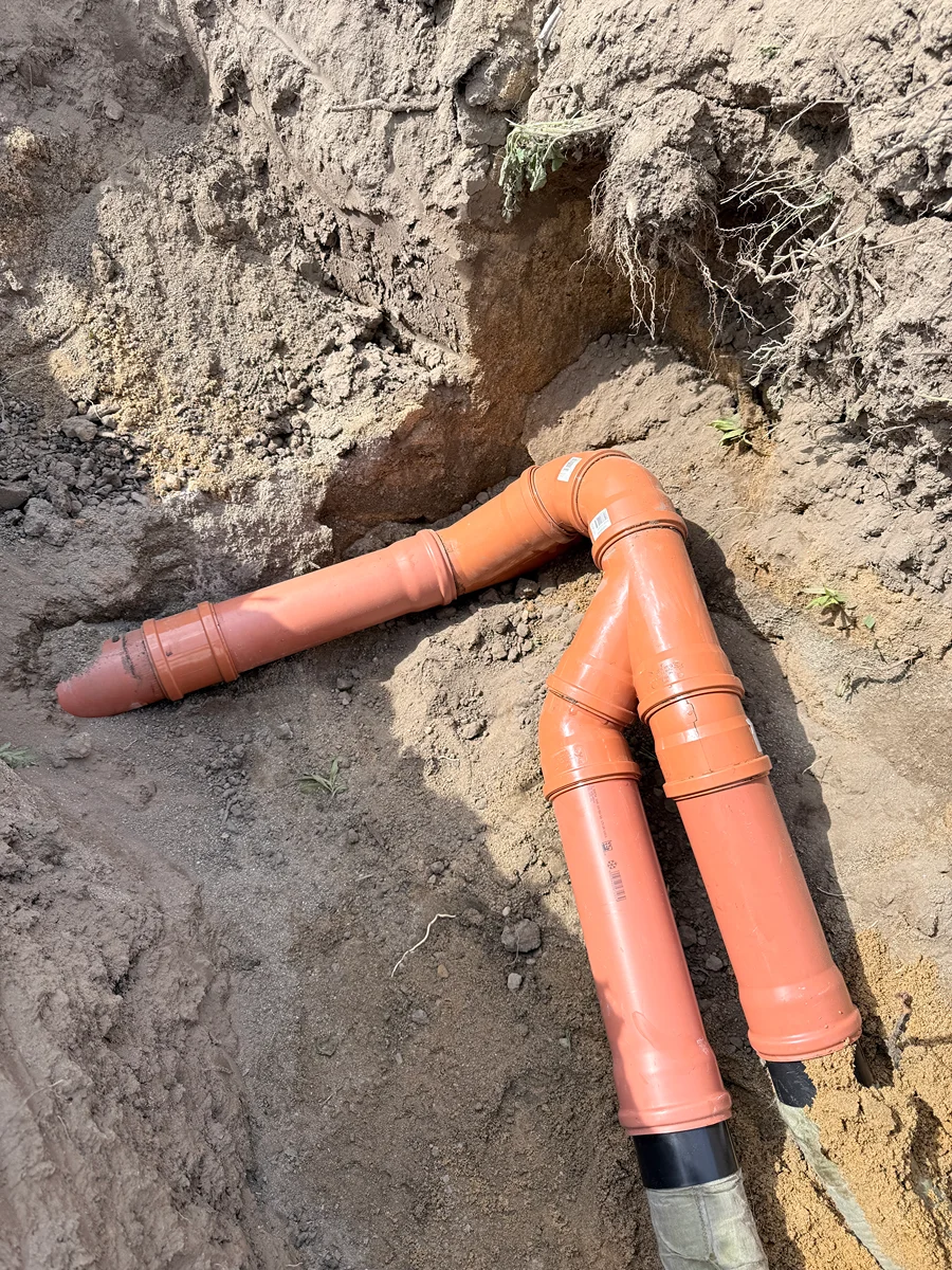 Instalacje wodno-kanalizacyjne — realizacja MGAZ Rozprowadzone instalacje wodno-kanalizacyjne w budynku