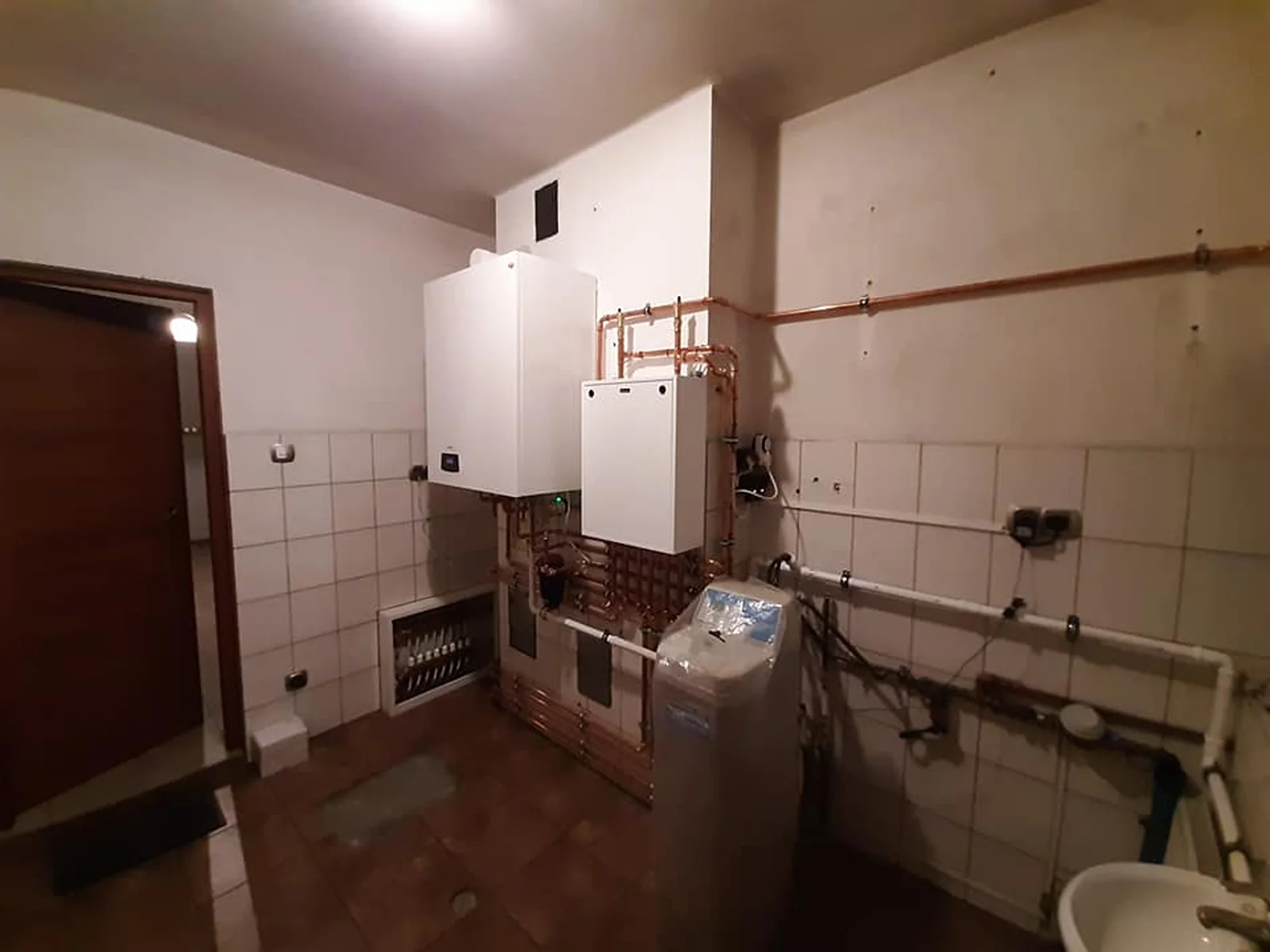 Wymiana kotła gazowego — realizacja MGAZ Kotłownia po wymianie kotła gazowego